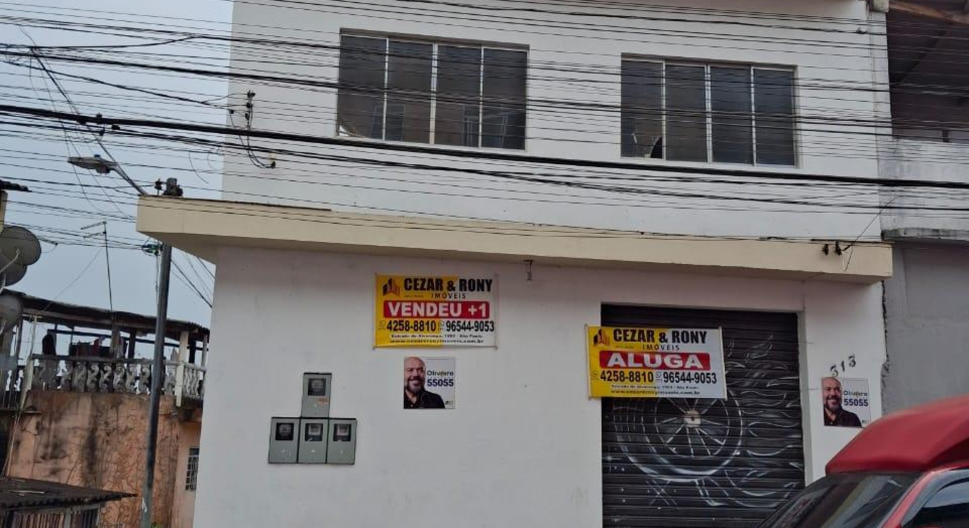 Aluga-se Sobreloja com dois pisos na Rua Dos Robalos, 313