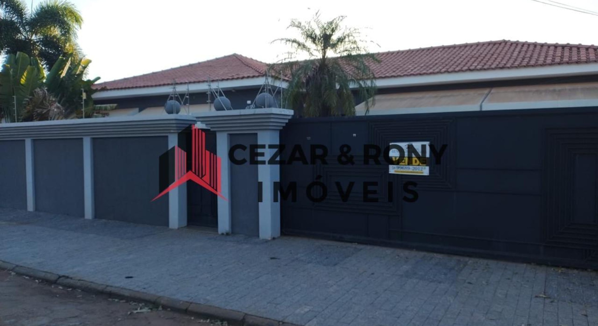 Ampla Casa à Venda na Rua Recife