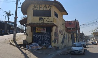 Aluga-se galpão comercial na R. Bento José Borba