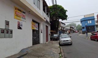 Aluga-se salão na Rua dos Robalos, 313