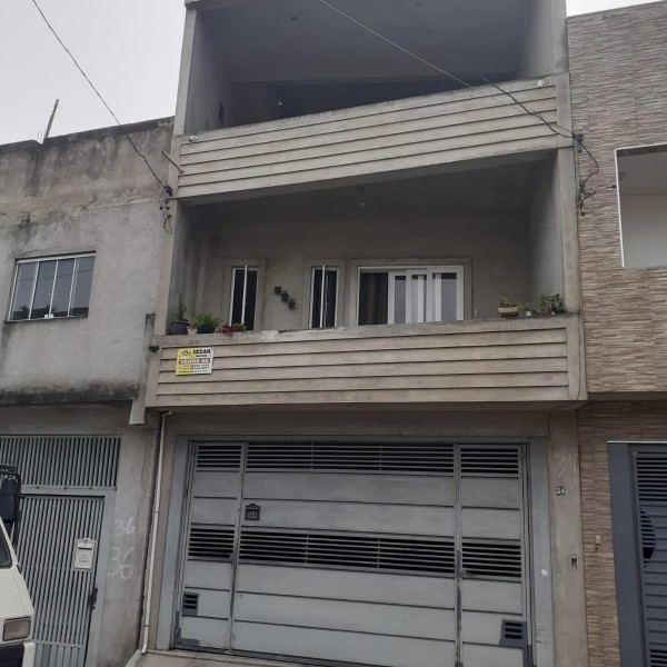 Sobrado residencial com 5 casas 