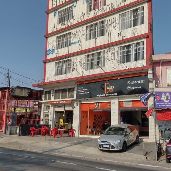 Imóvel comercial à venda na Estrada de Alvarenga