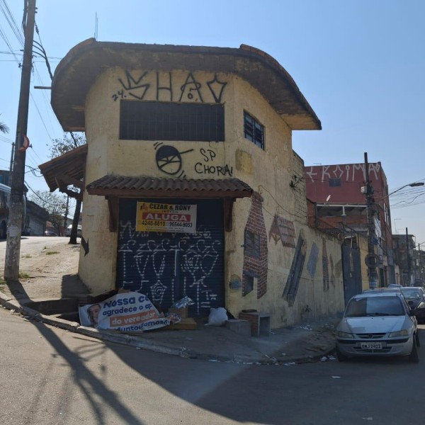 Aluga-se galpão comercial na R. Bento José Borba